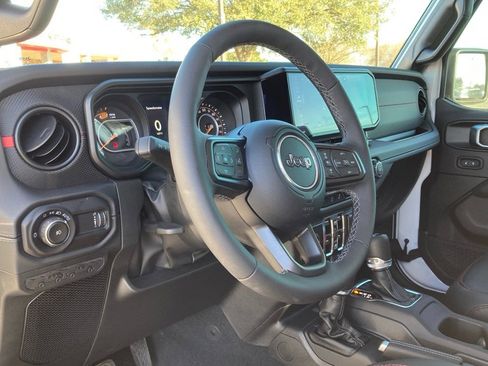 Used 2025 Jeep Wrangler Unlimited Rubicon image 7