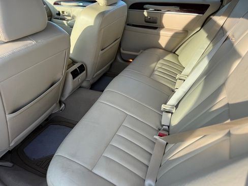 Used 2007 Lincoln Town Car Signature RWD image 16
