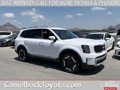 Used 2024 Kia Telluride S FWD image 1