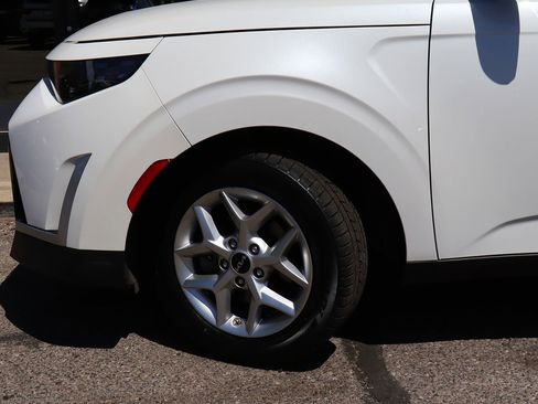 Used 2023 Kia Soul LX w/ Option Group 015 FWD image 5