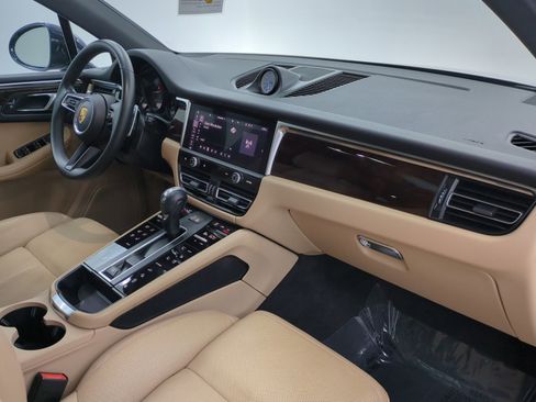 Certified 2023 Porsche Macan AWD/4WD image 27