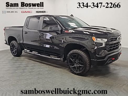 Used 2025 Chevrolet Silverado 1500 LT Trail Boss w/ Convenience Package II image 2