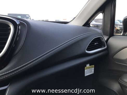 New 2025 Chrysler Pacifica Select w/ Fav Edition Package image 29