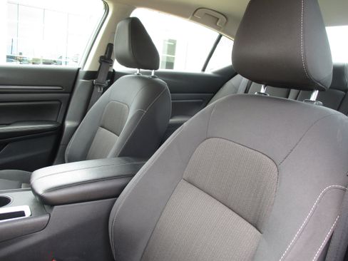 Used 2025 Nissan Altima 2.5 SV FWD image 28