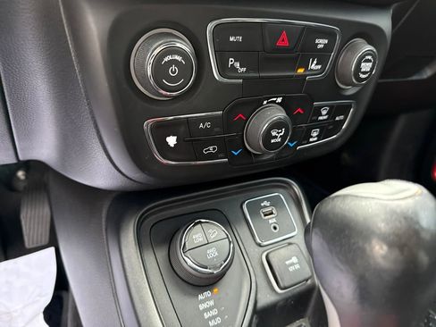 Used 2018 Jeep Compass Trailhawk image 17