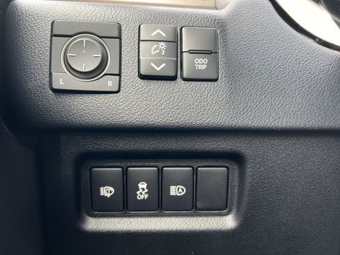 Used 2020 Lexus GX 460 Premium w/ Premium Package image 32