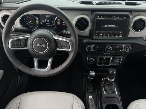 Used 2023 Jeep Wrangler Unlimited Sahara AWD/4WD image 13