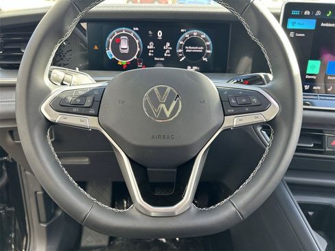 New 2026 Volkswagen Tiguan SE image 19