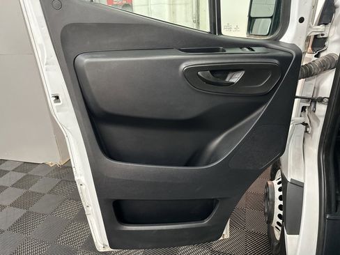 Used 2019 Freightliner Sprinter 144 image 15