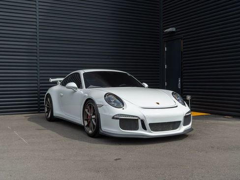 Used 2015 Porsche 911 GT3 RWD image 7