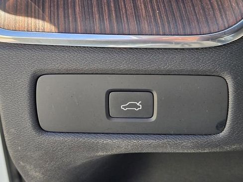 Certified 2023 Volvo XC60 B5 Plus w/ Protection Package Premier image 22