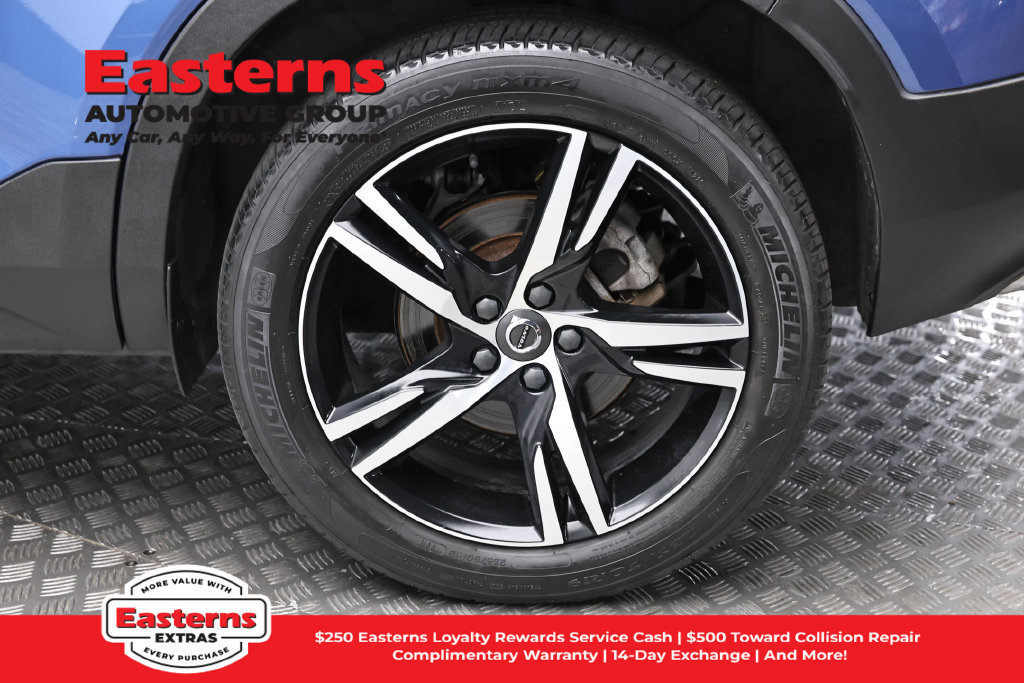 Used 2020 Volvo XC40 T5 R-Design AWD/4WD image 9