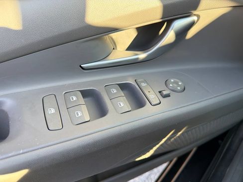 Used 2022 Hyundai Elantra SEL w/ Preferred Accessory Package FWD image 29