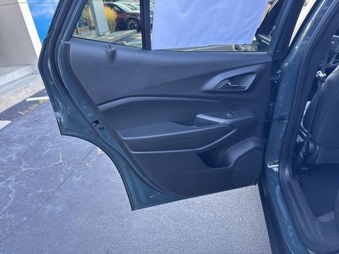 Used 2025 Chevrolet Trax LT FWD image 20