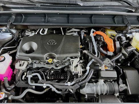 Used 2021 Toyota Highlander XLE image 32