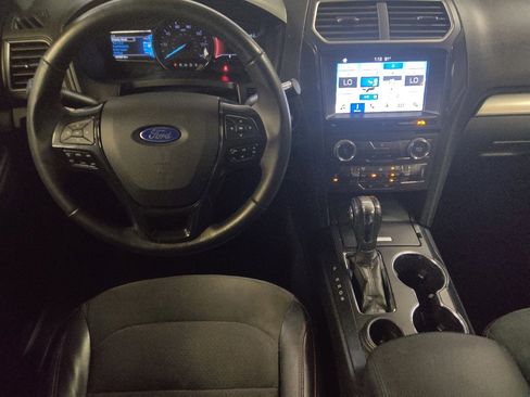 Used 2018 Ford Explorer XLT w/ Equipment Group 202A FWD image 22