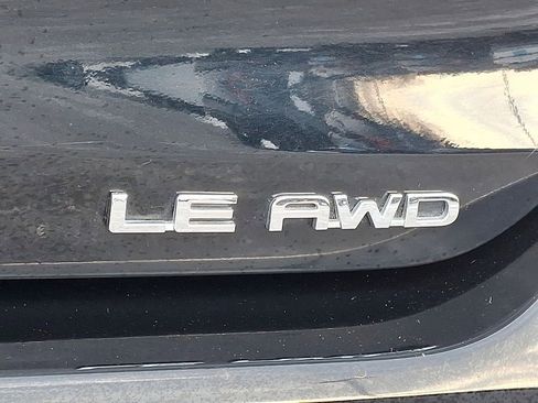 Used 2024 Toyota Highlander LE AWD/4WD image 31