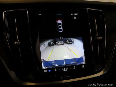 Used 2023 Volvo S60 T8 Plus image 21