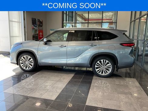 Used 2023 Toyota Highlander Platinum AWD/4WD image 4