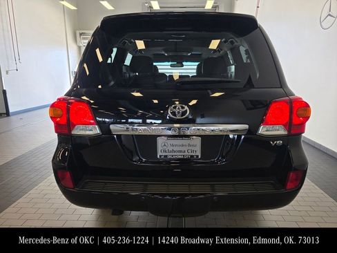 Used 2014 Toyota Land Cruiser image 6