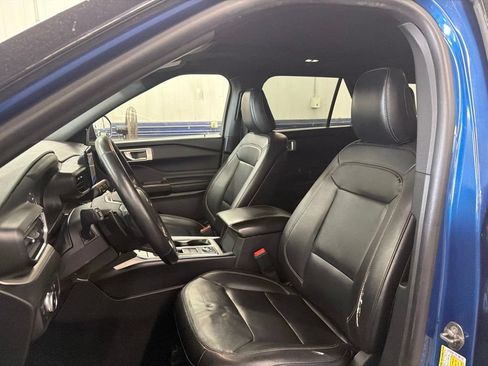 Used 2020 Ford Explorer XLT w/ Equipment Group 202A AWD/4WD image 14