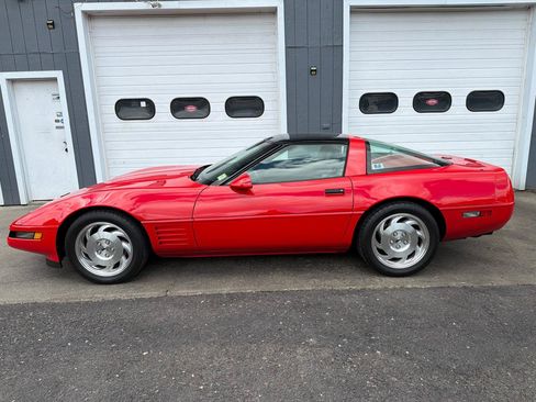 Used 1994 Chevrolet Corvette Coupe RWD image 7