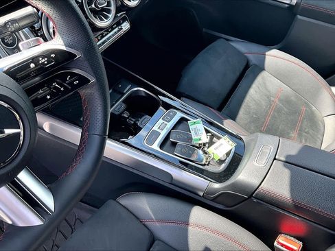 Used 2025 Mercedes-Benz GLB 250 image 16