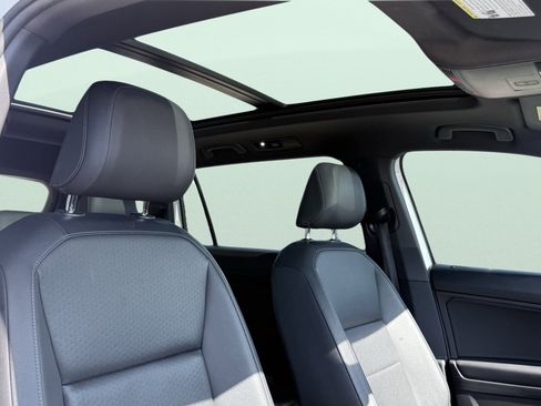 Used 2019 Volkswagen Tiguan SEL R-Line FWD image 54