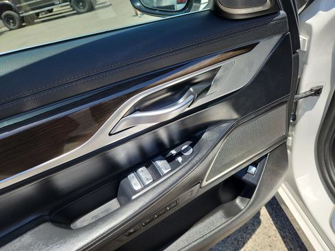 Used 2022 BMW 740i w/ Premium Package RWD image 15