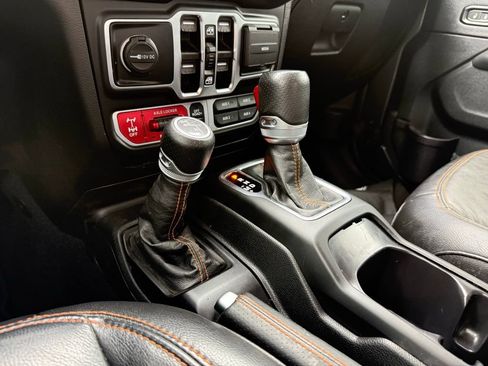 Used 2023 Jeep Gladiator Mojave w/ LED Lighting Group AWD/4WD image 18