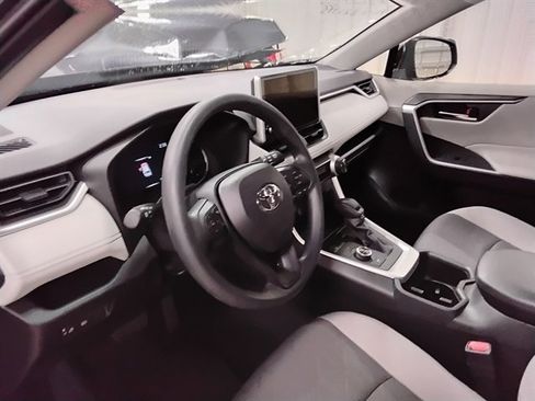 Used 2025 Toyota RAV4 XLE AWD/4WD image 11