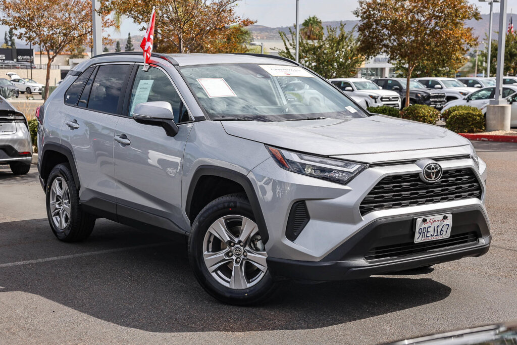 Certified 2025 Toyota RAV4 XLE FWD image 1