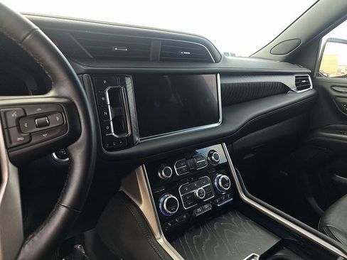 Used 2024 GMC Yukon XL Denali image 5