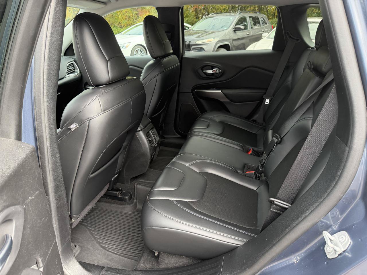 Used 2020 Jeep Cherokee Latitude w/ Quick Order Package 26F North AWD/4WD image 12