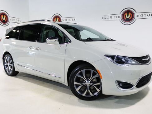 Used 2019 Chrysler Pacifica Limited w/ Tire & Wheel Group FWD image 69