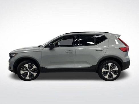 Used 2024 Volvo XC40 B5 Plus image 14