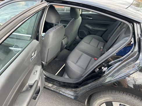 Used 2022 Nissan Altima 2.5 S FWD image 14