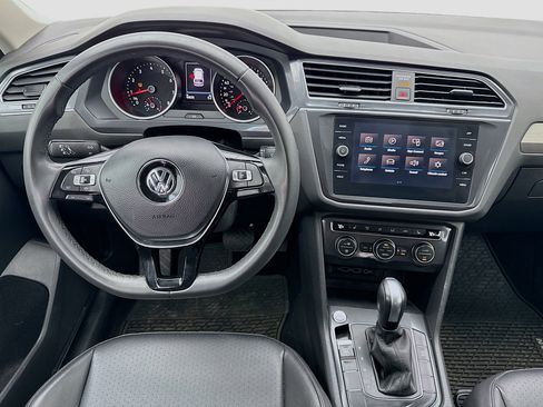 Used 2020 Volkswagen Tiguan SE FWD image 14