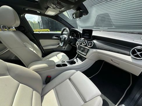 Used 2018 Mercedes-Benz GLA 250 4MATIC image 37