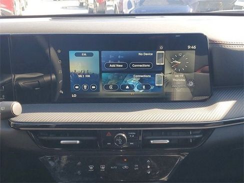 New 2025 Nissan Kicks SR image 12