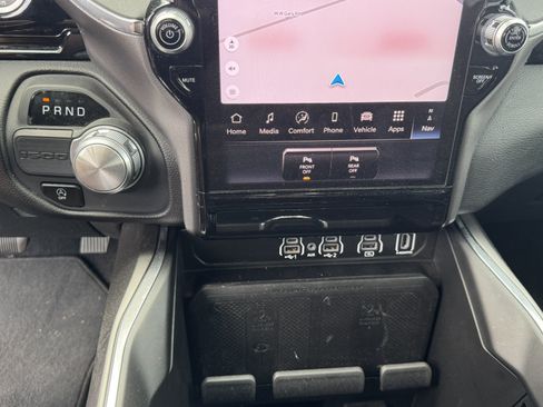 Used 2025 RAM 1500 Laramie RWD image 30