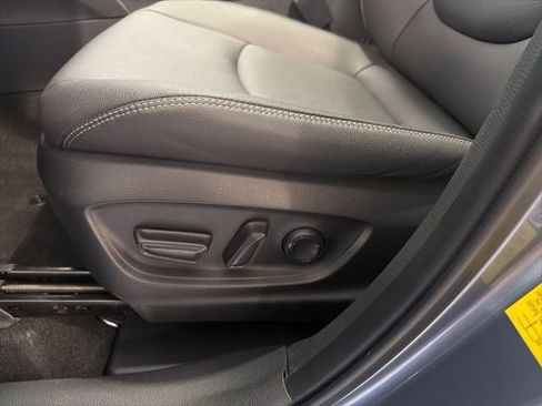 Used 2022 Toyota Corolla Cross XLE image 29