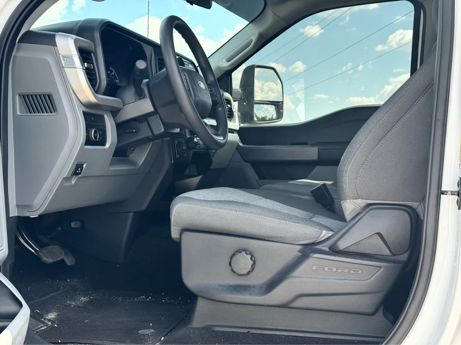 Used 2023 Ford F250 XL w/ STX Appearance Package AWD/4WD image 5