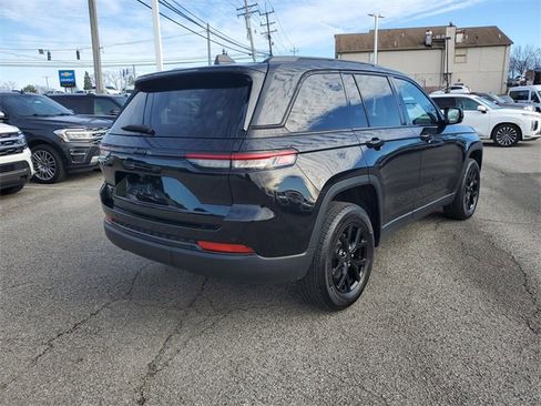 Used 2024 Jeep Grand Cherokee Altitude image 4