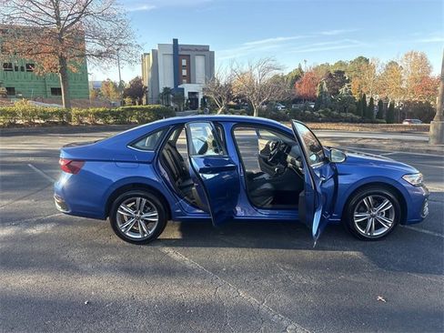 Used 2024 Volkswagen Jetta SE image 10