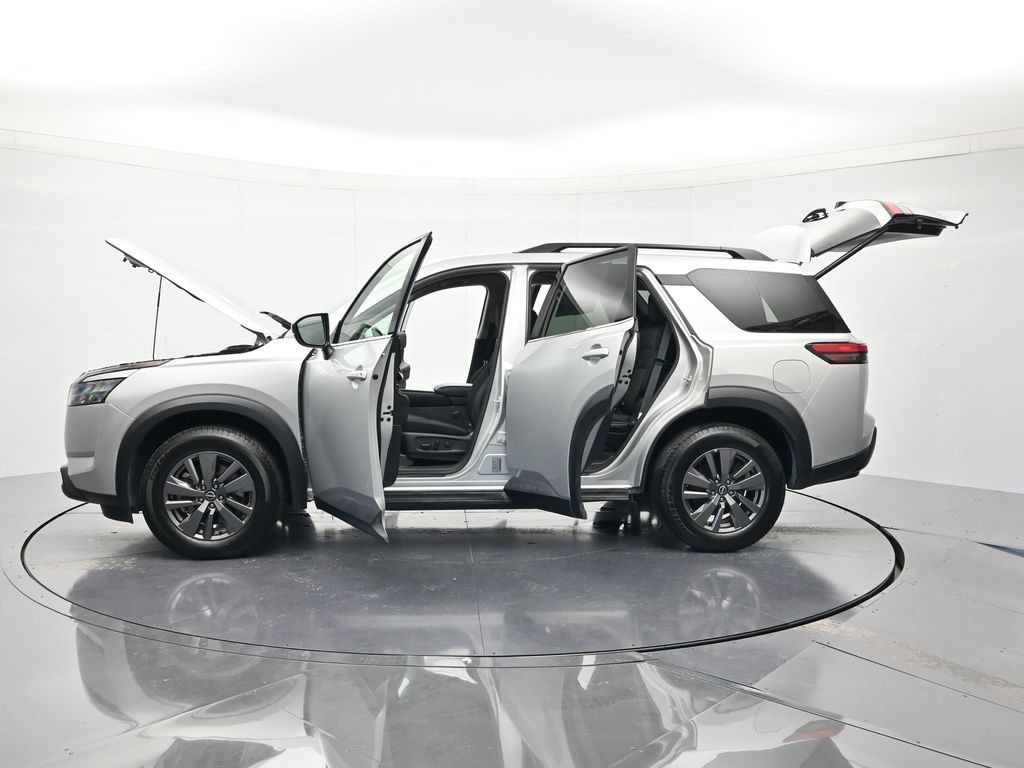 Used 2025 Nissan Pathfinder SV FWD image 47
