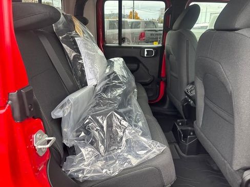 New 2025 Jeep Gladiator Sport image 10