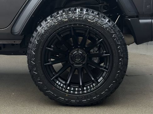 Used 2024 Jeep Wrangler Unlimited w/ Convenience Group AWD/4WD image 12