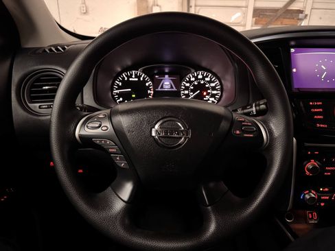 Used 2020 Nissan Pathfinder S FWD image 16