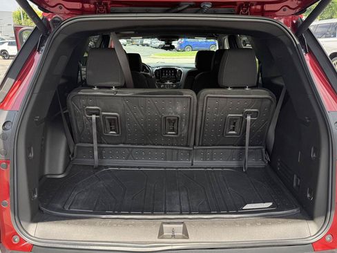 Used 2022 Chevrolet Traverse LT FWD image 28